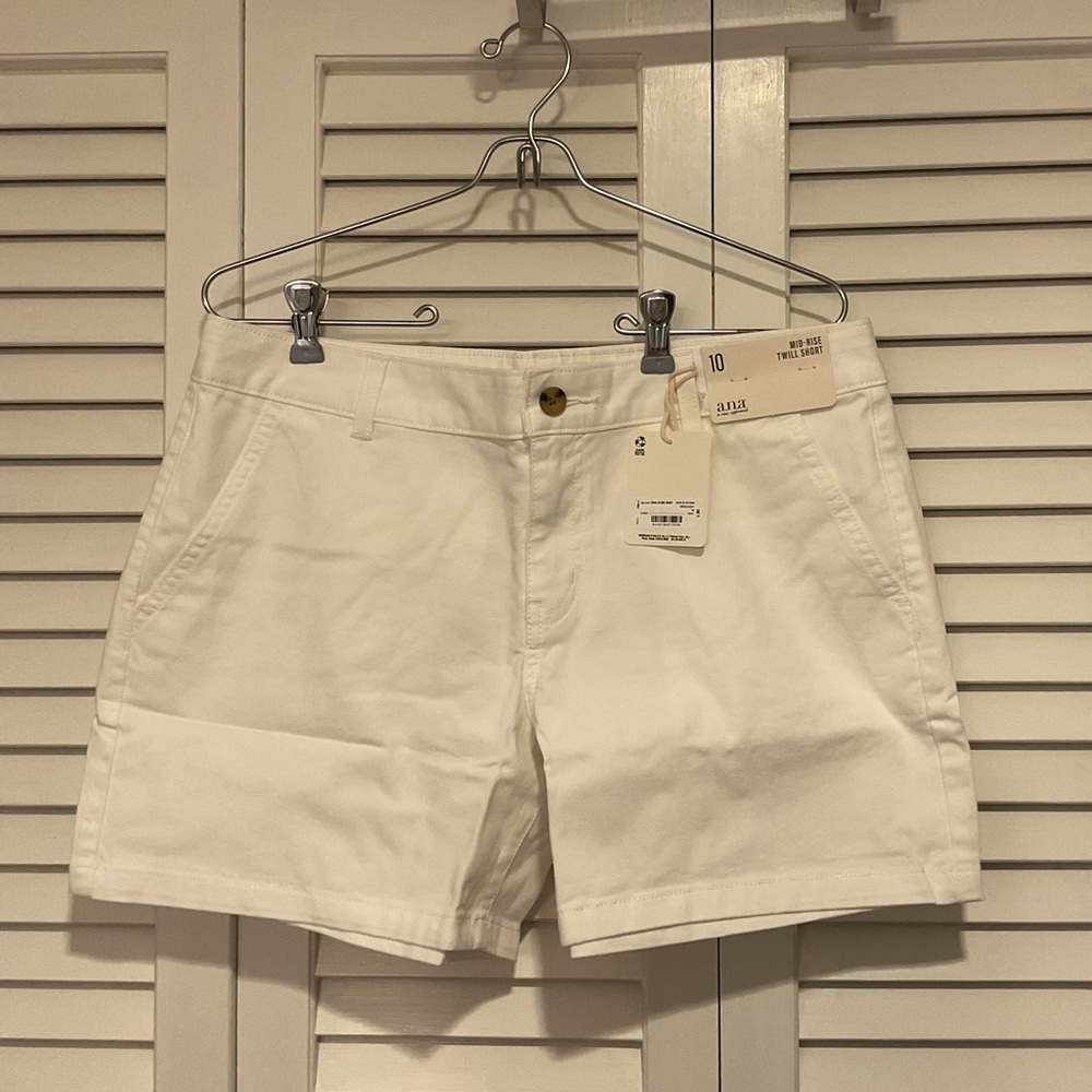 a.n.a Women's Mid-Rise Twill Short White